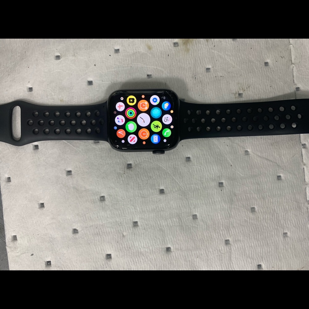 Apple Watch 4 44mm and iPhone XS Max gold